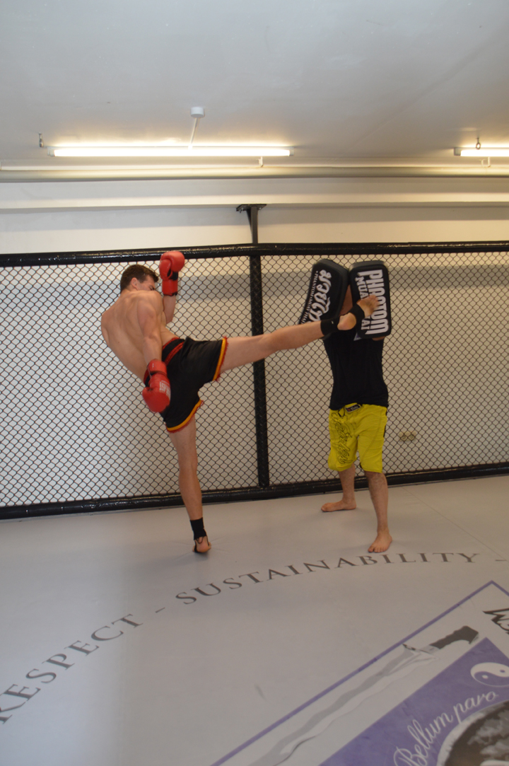 Unser Kick & Thaiboxkurs  entwickelt eine super Kondition und baut  funktionale Muskulatur auf