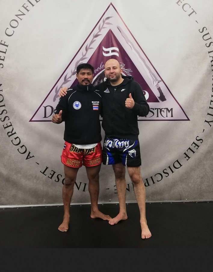 Coach Chris Streit ist zertifizierter Trainer in Muay Thai & Muay Boran unter dem thailändischen  Meister Ekger Mono